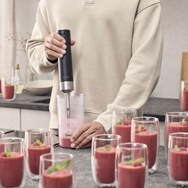 Zwilling XTEND Cordless Hand Blender, Starter Set in use