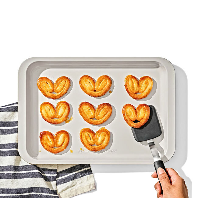 OXO Good Grips Non-Stick Pro Ceramic Coated Metal Bakeware Quarter Sheet Pan | Storm Blue in use