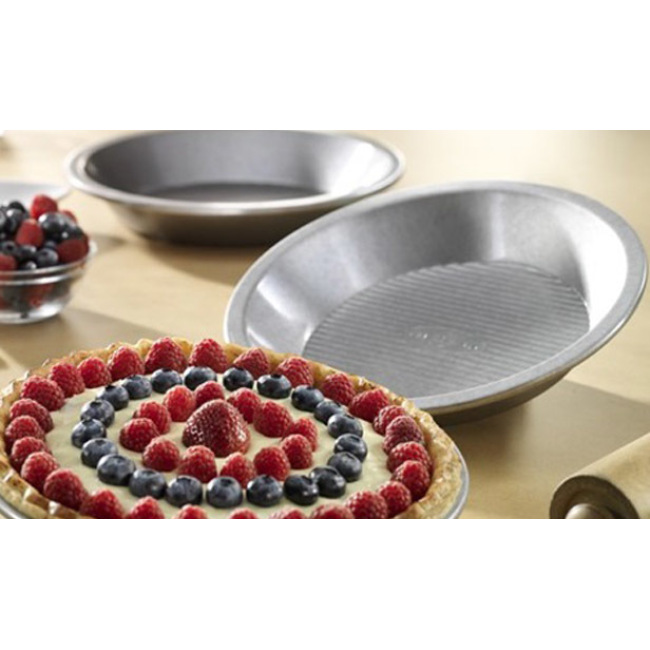 USA Pan Commercial 9-Inch Pie Pan in use