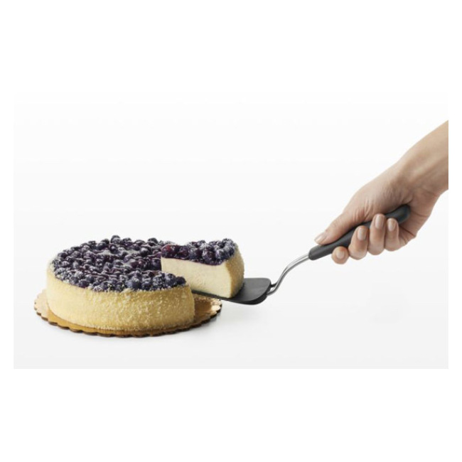 OXO Good Grips Nylon Flexible Pie Server in use