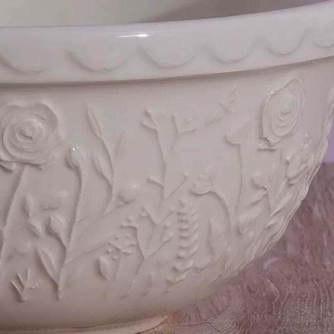 Mason Cash “In the Meadow” S12 Mixing Bowl | Rose - detail
