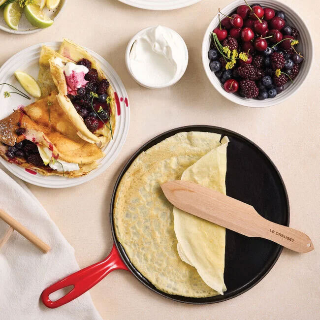 Le Creuset Traditional Round Crepe Pan | Cerise