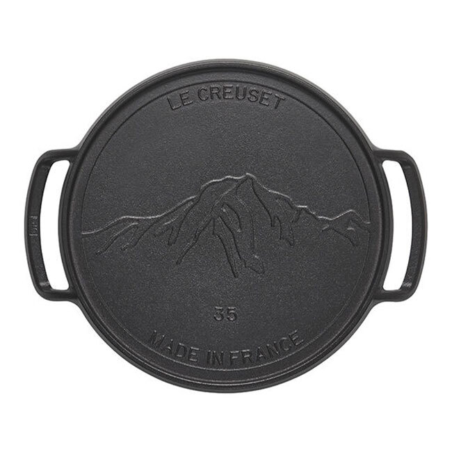 Le Creuset Alpine Outdoor Collection Pizza Pan - bottom