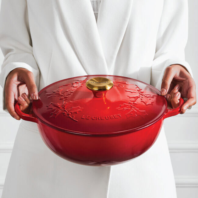 Le Creuset Holly Collection Traditional Round Chef’s Oven | 4.5 Qt. - Cerise