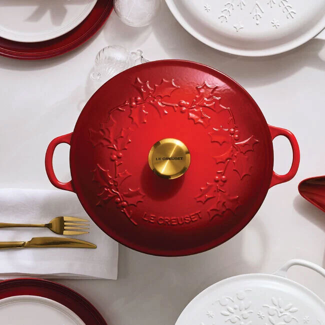 Le Creuset Holly Collection Traditional Round Chef’s Oven | 4.5 Qt. - Cerise