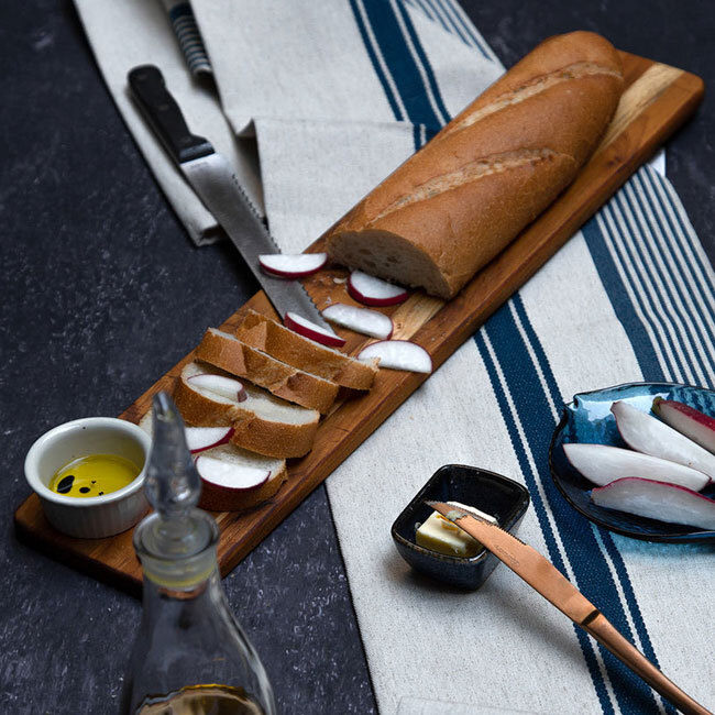 Teakhaus Essential Slicing Long Board 408 in use