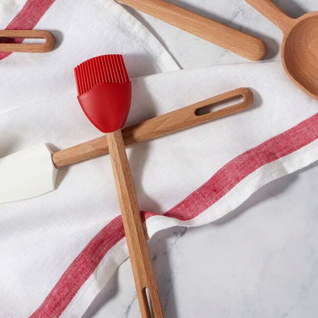 Le Creuset Signature Silicone Basting Brush | Cerise