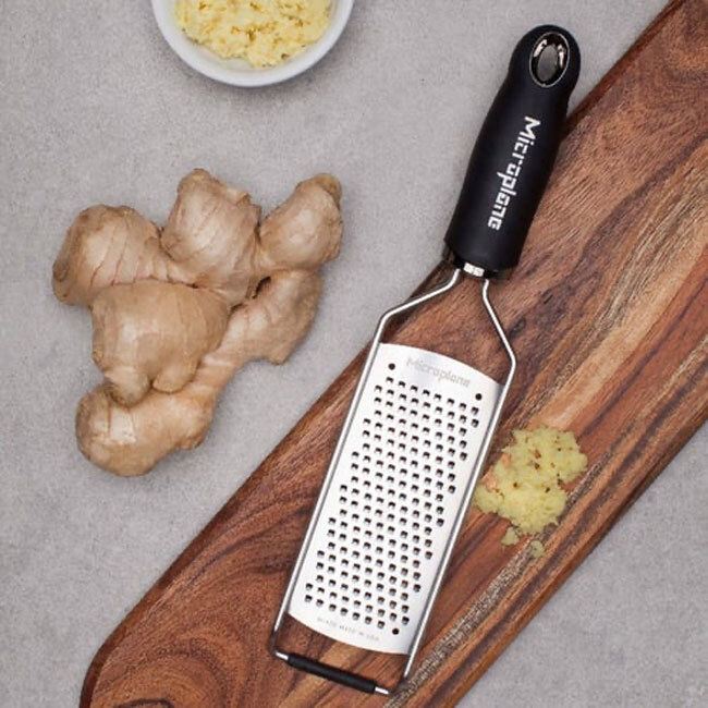 Microplane Gourmet Series Coarse Cheese Grater | Black
