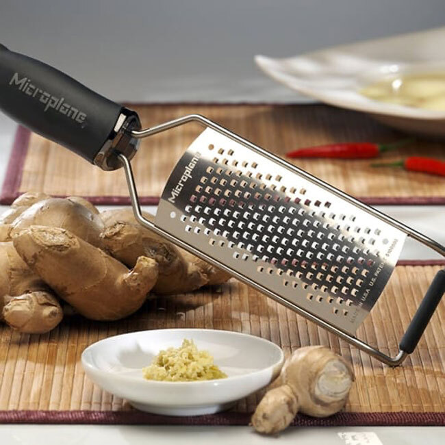 Microplane Gourmet Series Coarse Cheese Grater | Black