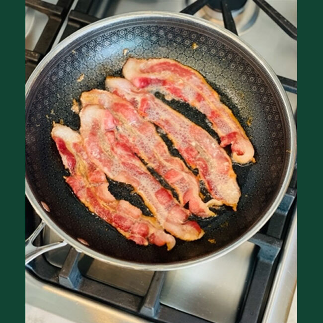 Frieling CeramicQR | Quick Release 8” Fry Pan frying bacon