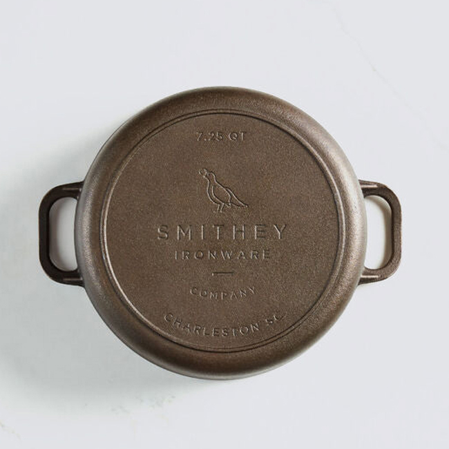 Smithey Ironware Cast Iron 7.25 Qt Dutch Oven bottom