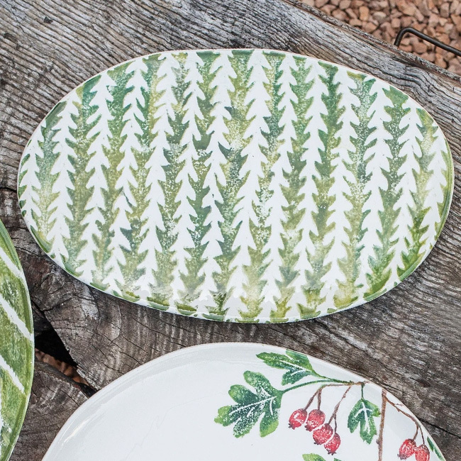 Vietri Foresta Primavera Leaves Small Oval Platter in situ