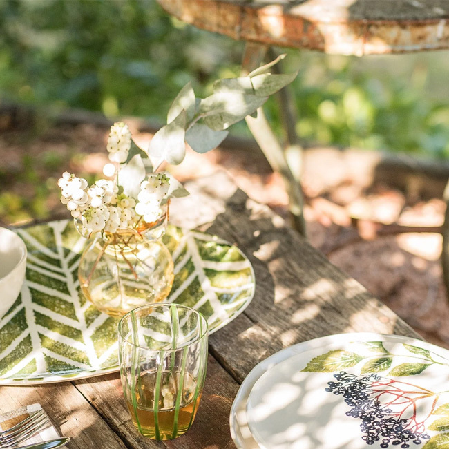 Vietri Foresta Primavera Geometric Medium Oval Platter in situ