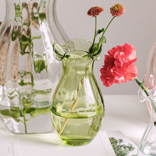 Vietri Hibiscus Glass Vertical Fluted Small Vase | Green