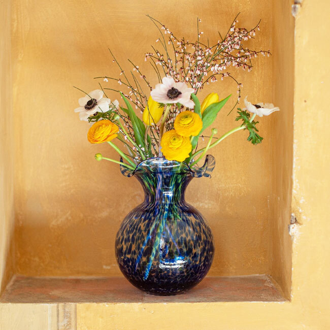 Vietri Hibiscus Glass Tortoiseshell Small Fluted Vase | Cobalt