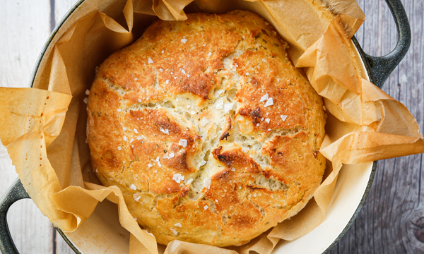 Roasted Garlic and Rosemary No-Knead Dutch Oven Bread