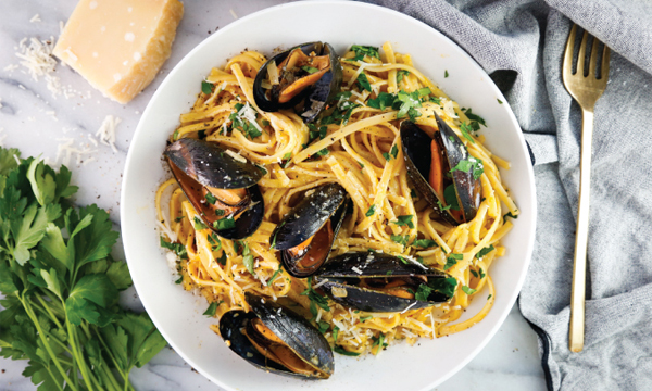 Garlic, Herbed Linguine with Mussels