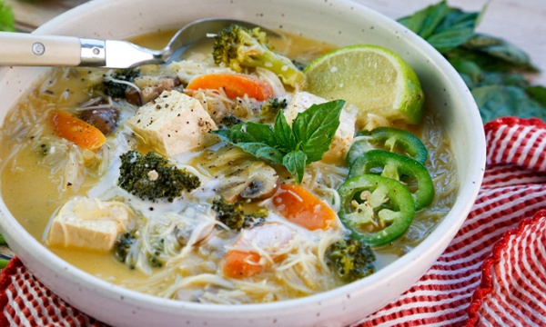 Green Curry Soup with Tofu and Vegetables