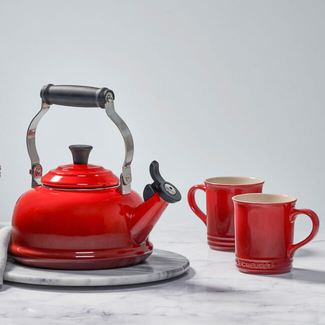 Le Creuset Classic Whistling Teakettle