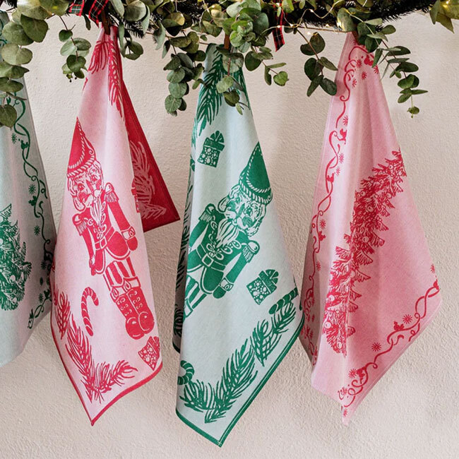 Vietri Strofinaccio Nutcracker Dish Towel | Green and Red