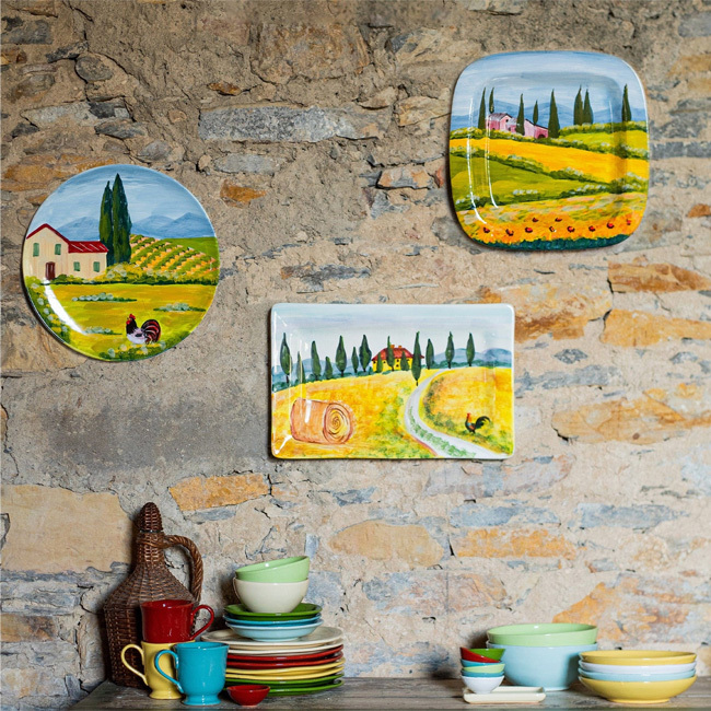 Vietri Wall Plates Villa with Rooster Round Wall Plate in grouping